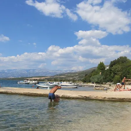 Ela A2 Gostinjska kuća