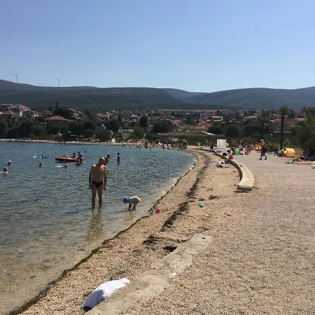 Gostinjska kuća Ela A2 *